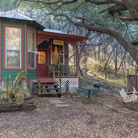 The Victorian Cottage At Creekside Camp & Cabins Marble Falls Dış mekan fotoğraf
