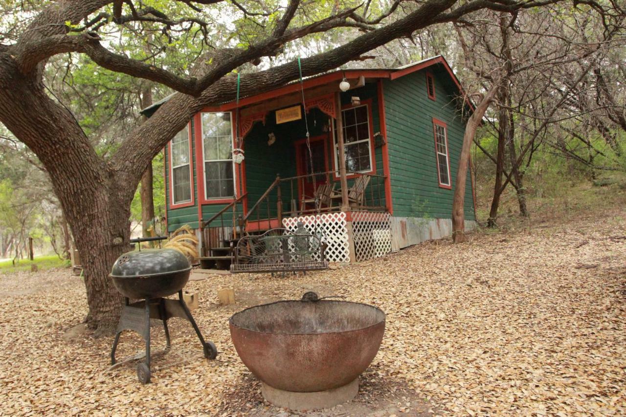 The Victorian Cottage At Creekside Camp & Cabins Marble Falls Dış mekan fotoğraf