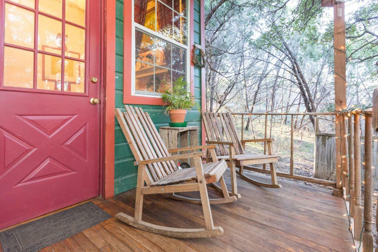 The Victorian Cottage At Creekside Camp & Cabins Marble Falls Dış mekan fotoğraf