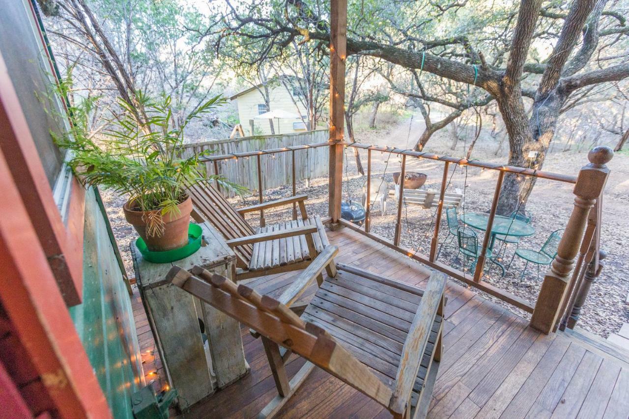The Victorian Cottage At Creekside Camp & Cabins Marble Falls Dış mekan fotoğraf